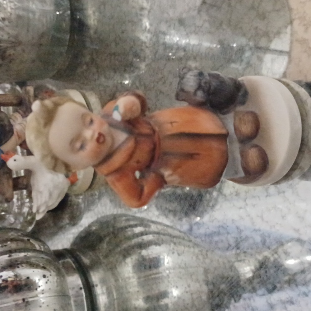 VTG porcelain figurine - Picture 4 of 7